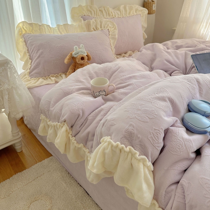 91家纺网 家纺一手货源 找家纺 六巷胡同 2025新款韩版花蝶仙踪A类全消光牛奶绒花边四件套 花蝶仙踪-少女紫