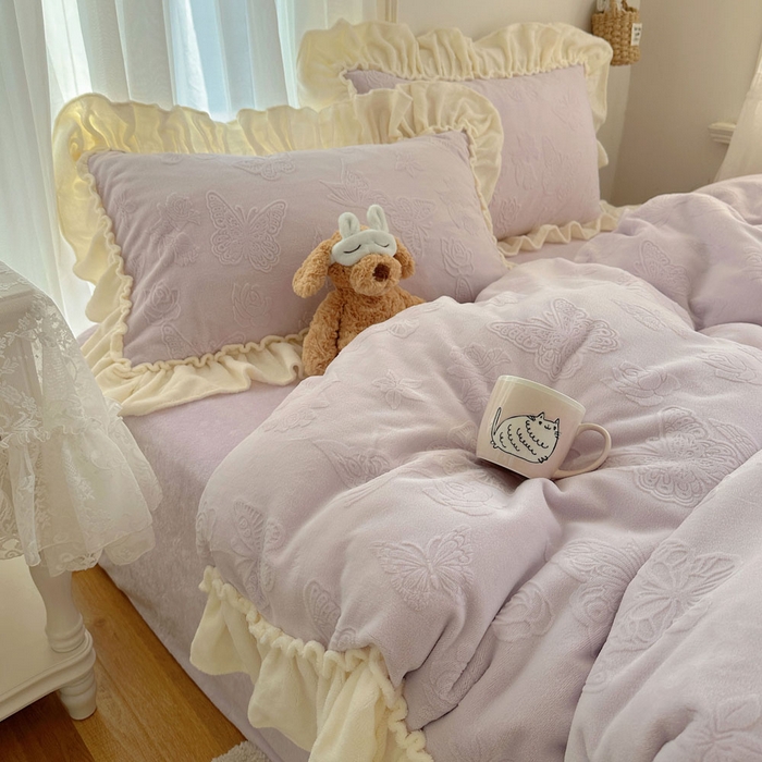 91家纺网 家纺一手货源 找家纺 六巷胡同 2025新款韩版花蝶仙踪A类全消光牛奶绒花边四件套 花蝶仙踪-少女紫