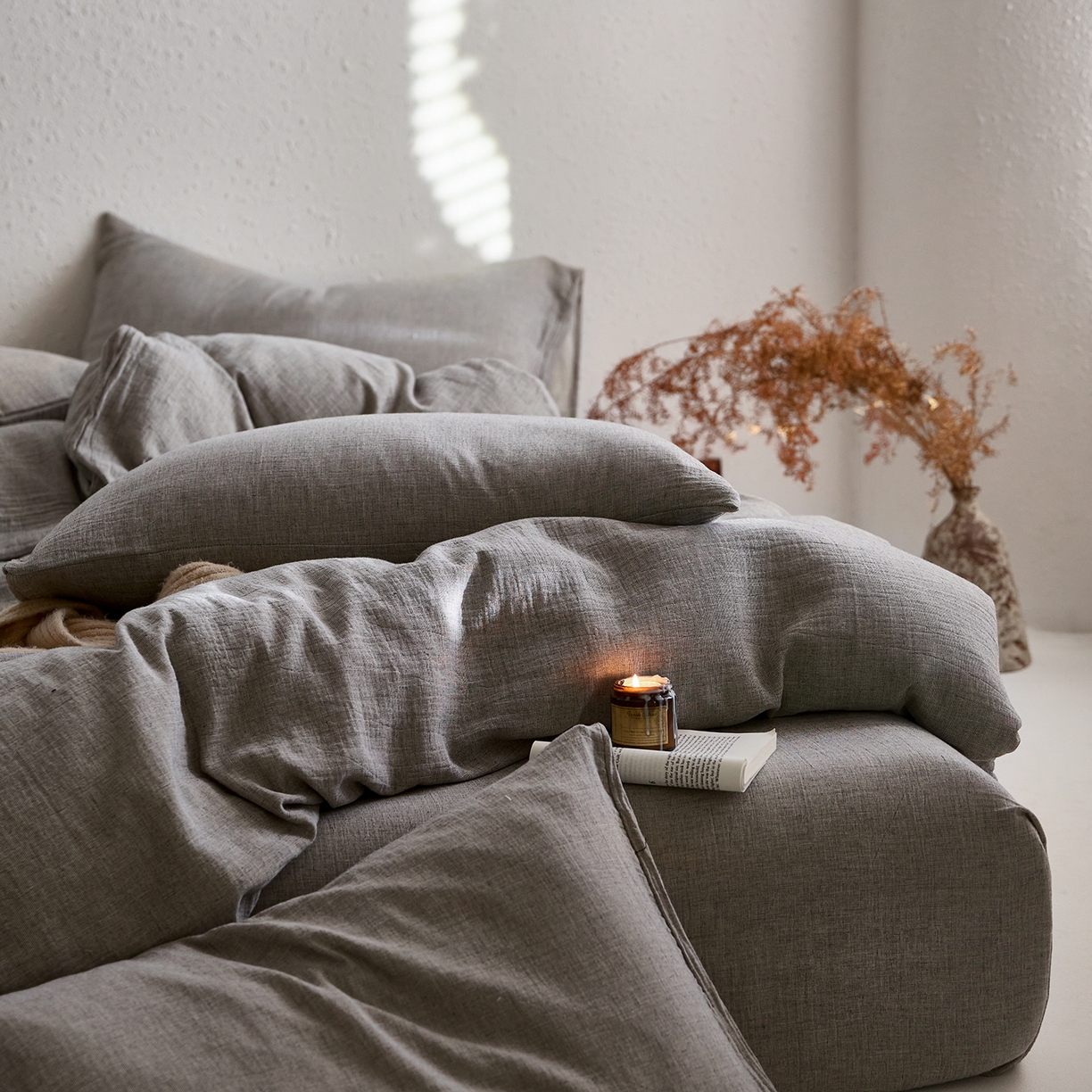 91家纺网 家纺一手货源 找家纺 梵克保罗 2025秋冬新品日系风素色全棉亚麻双层棉麻三件套四件套系列 耀月灰