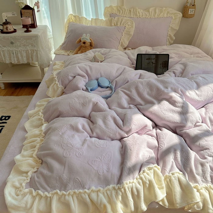 91家纺网 家纺一手货源 找家纺 六巷胡同 2025新款韩版花蝶仙踪A类全消光牛奶绒花边四件套 花蝶仙踪-少女紫