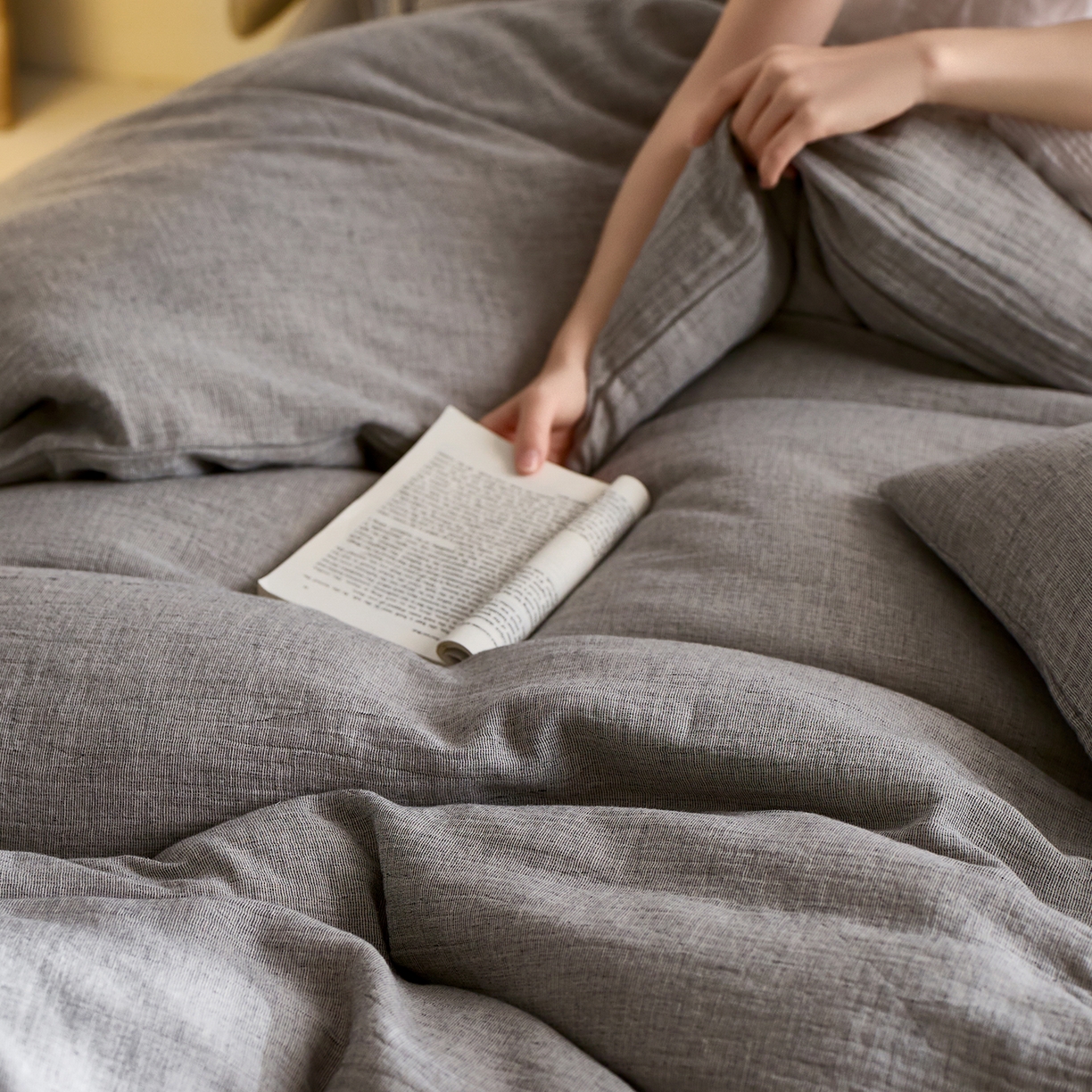 91家纺网 家纺一手货源 找家纺 梵克保罗 2025秋冬新品日系风素色全棉亚麻双层棉麻三件套四件套系列 耀月灰