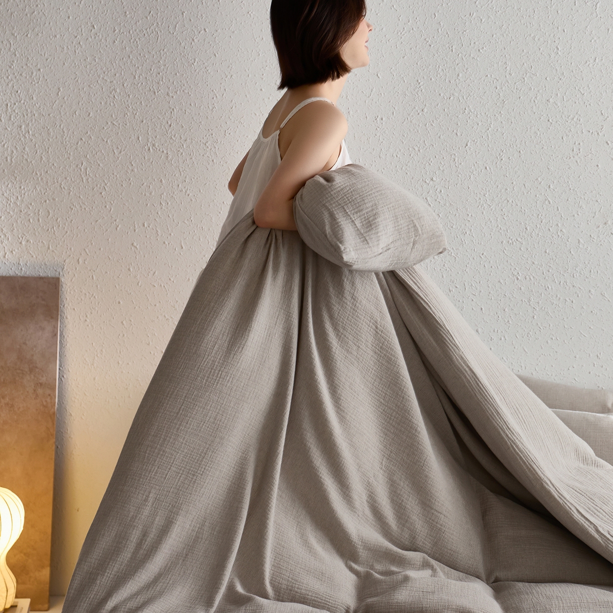 91家纺网 家纺一手货源 找家纺 梵克保罗 2025秋冬新品日系风素色全棉亚麻双层棉麻三件套四件套系列 时空灰