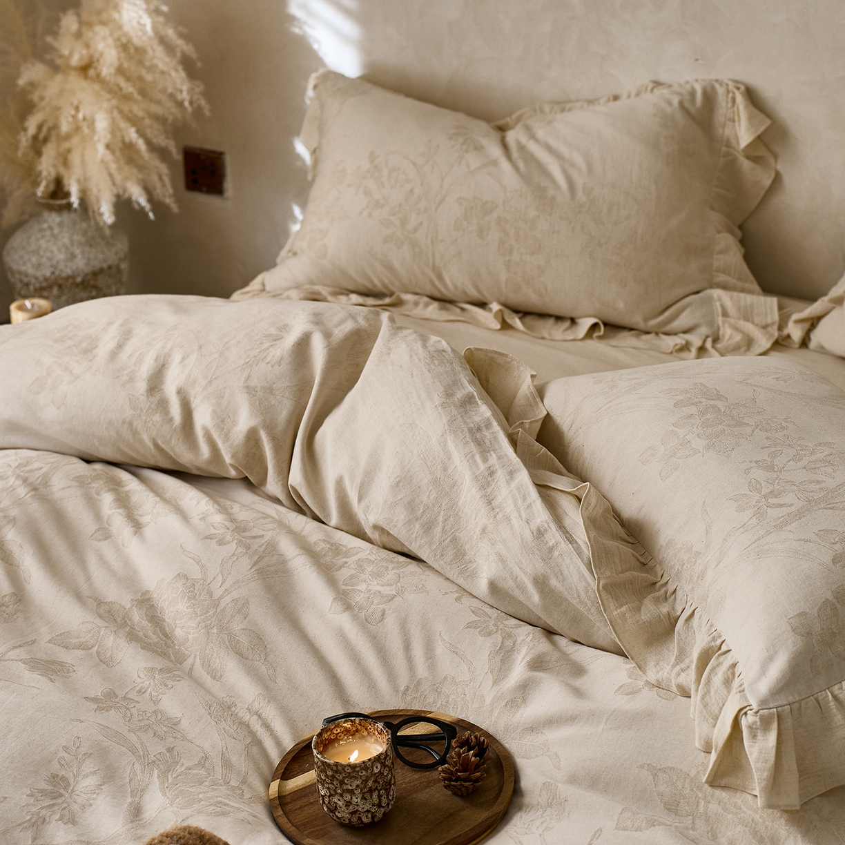 91家纺网 家纺一手货源 找家纺 梵克保罗 2025秋冬新品全棉亚麻提花法式花边款棉麻四件套 华尔兹