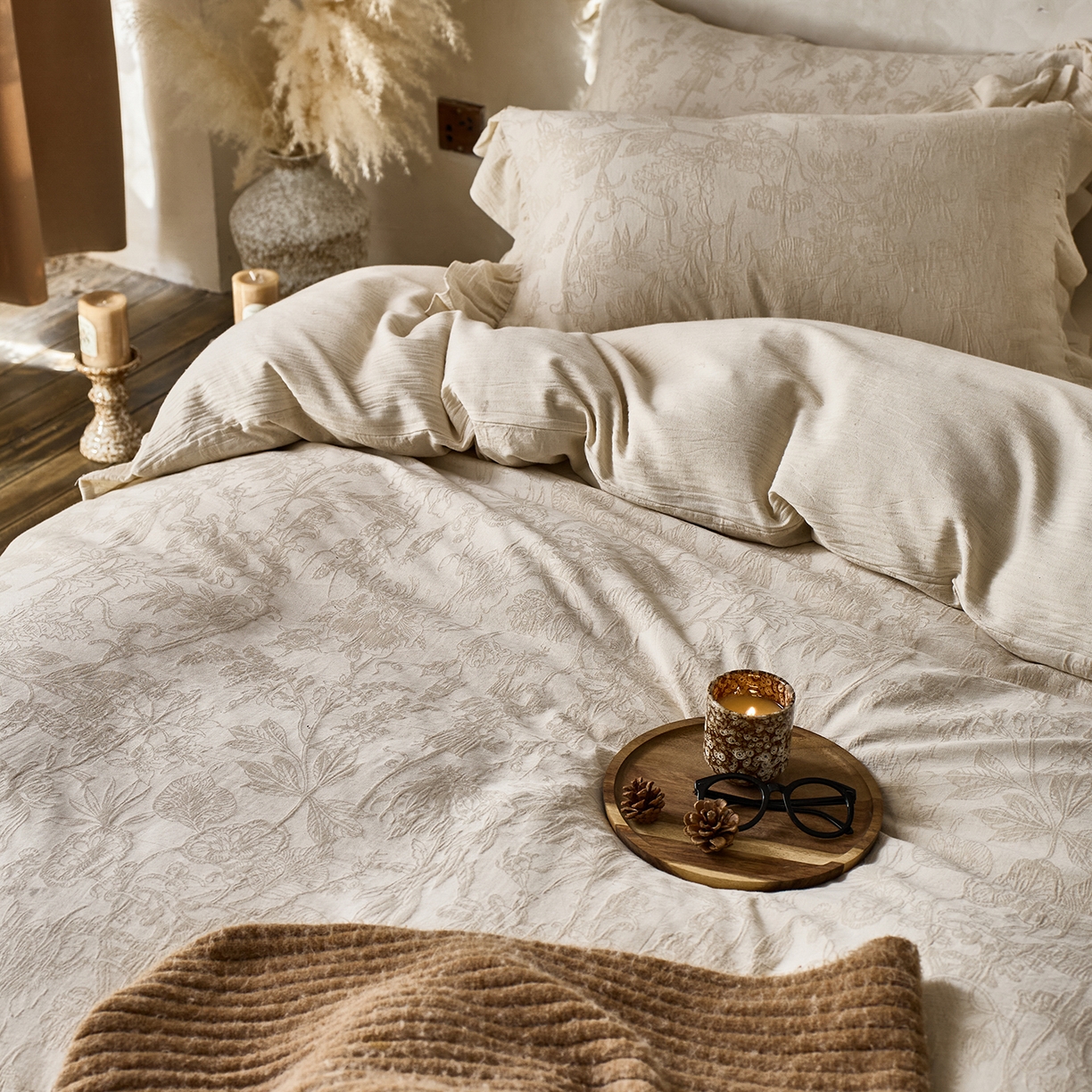 91家纺网 家纺一手货源 找家纺 梵克保罗 2025秋冬新品全棉亚麻提花法式花边款棉麻四件套 闵岭