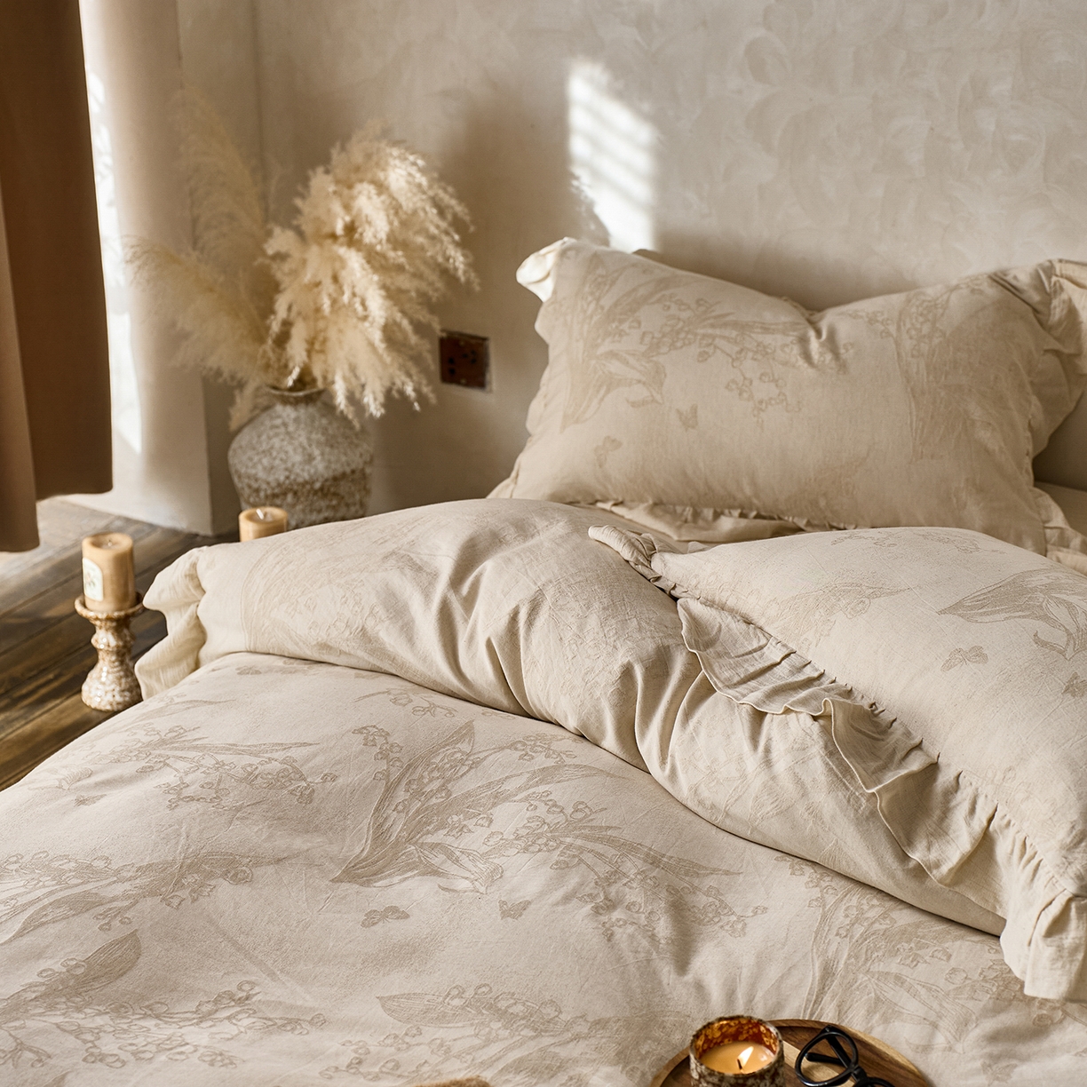 91家纺网 家纺一手货源 找家纺 梵克保罗 2025秋冬新品全棉亚麻提花法式花边款棉麻四件套 蓝风铃