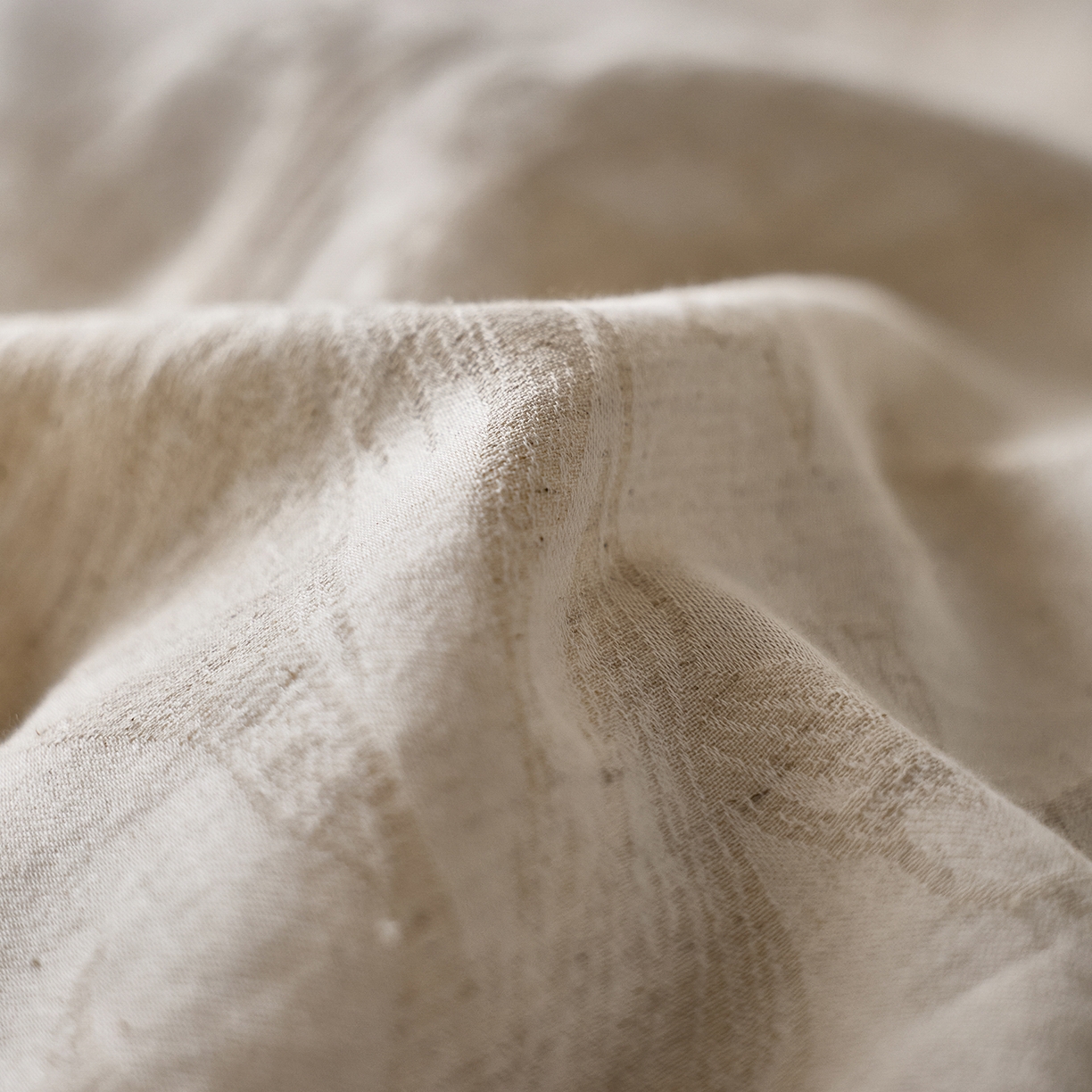 91家纺网 家纺一手货源 找家纺 梵克保罗 2025秋冬新品全棉亚麻提花法式花边款棉麻四件套 蓝风铃