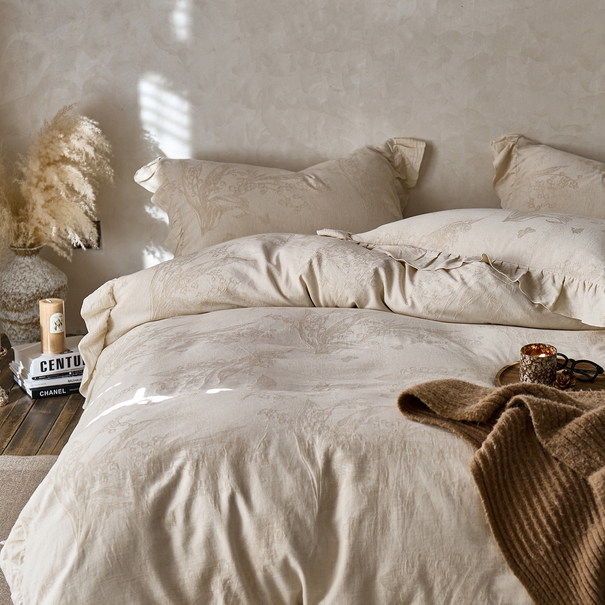 91家纺网 家纺一手货源 找家纺 梵克保罗 2025秋冬新品全棉亚麻提花法式花边款棉麻四件套 蓝风铃