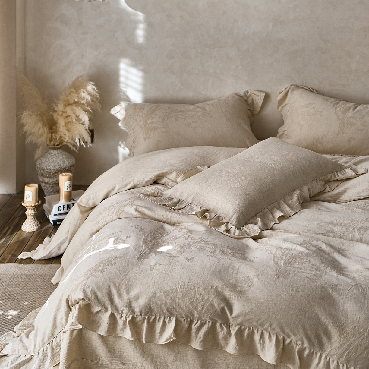 91家纺网 家纺一手货源 找家纺 梵克保罗 2025秋冬新品全棉亚麻提花法式花边款棉麻四件套 蓝风铃