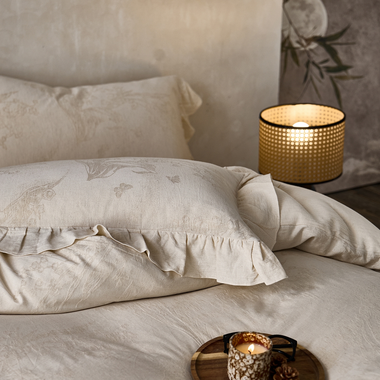 91家纺网 家纺一手货源 找家纺 梵克保罗 2025秋冬新品全棉亚麻提花法式花边款棉麻四件套 蓝风铃