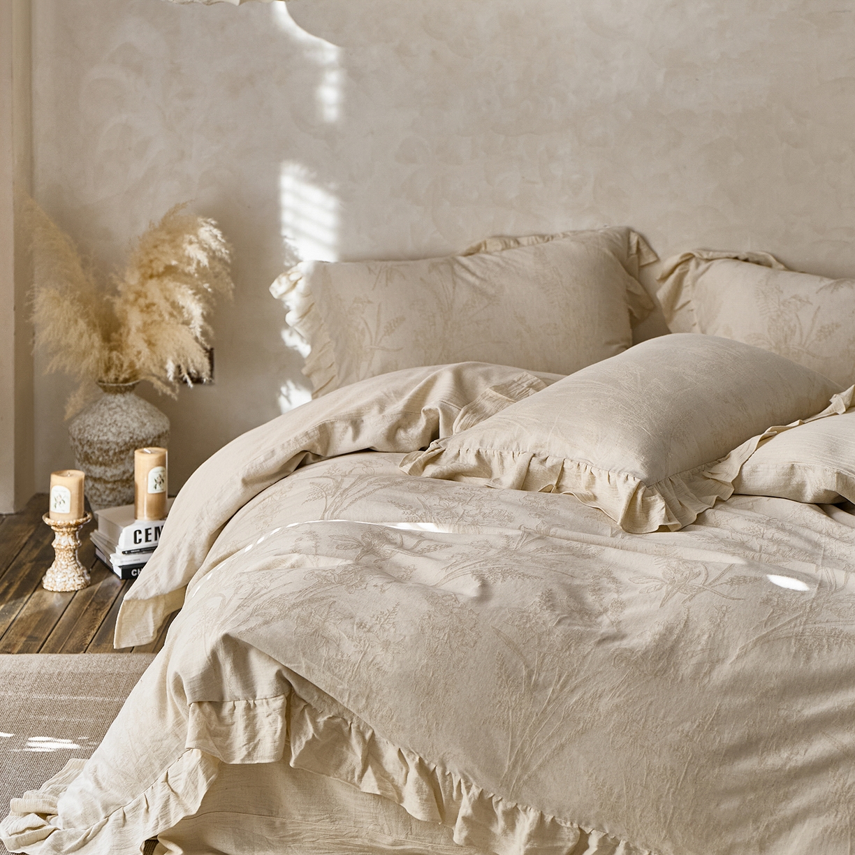 91家纺网 家纺一手货源 找家纺 梵克保罗 2025秋冬新品全棉亚麻提花法式花边款棉麻四件套 芳枝入梦