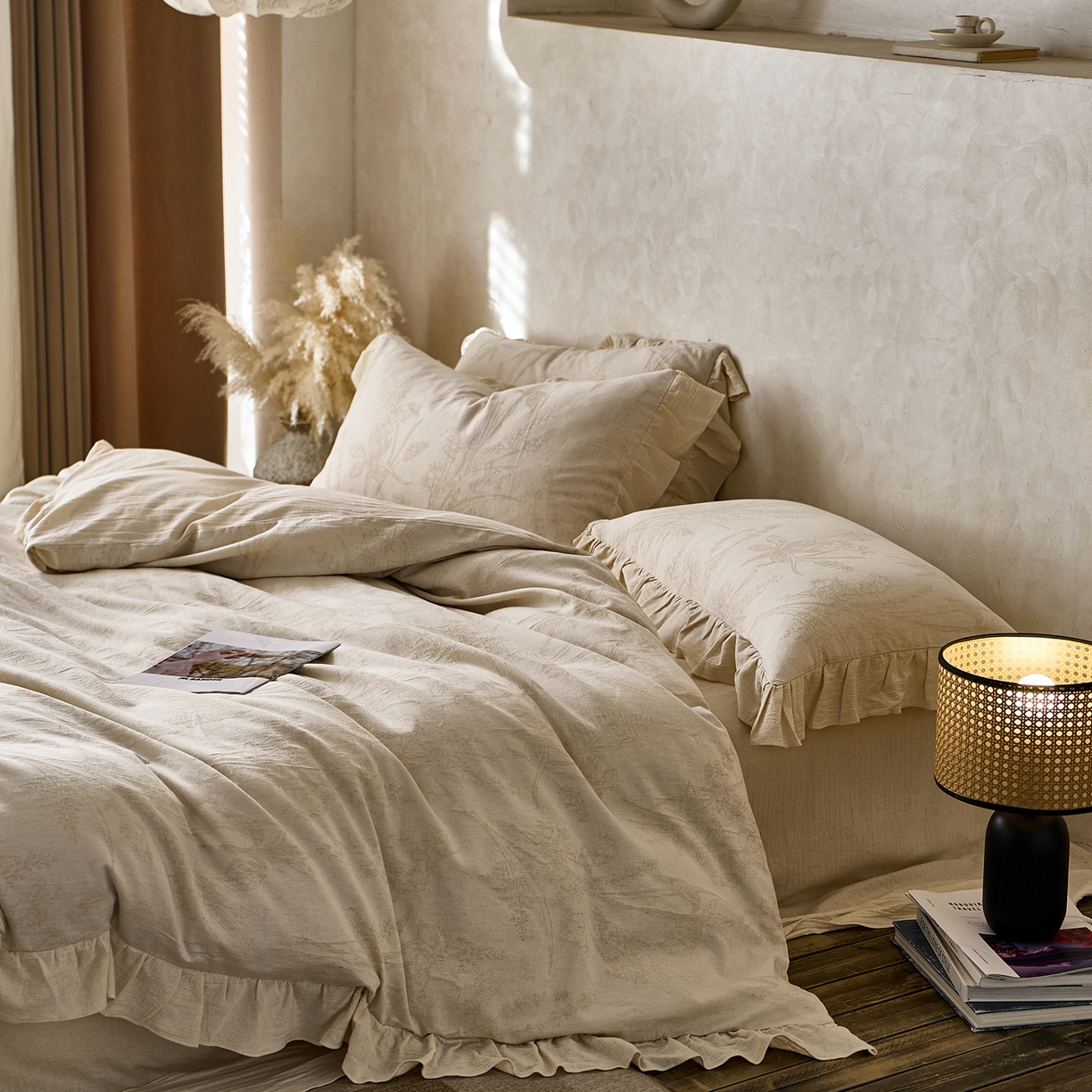 91家纺网 家纺一手货源 找家纺 梵克保罗 2025秋冬新品全棉亚麻提花法式花边款棉麻四件套 芳枝入梦