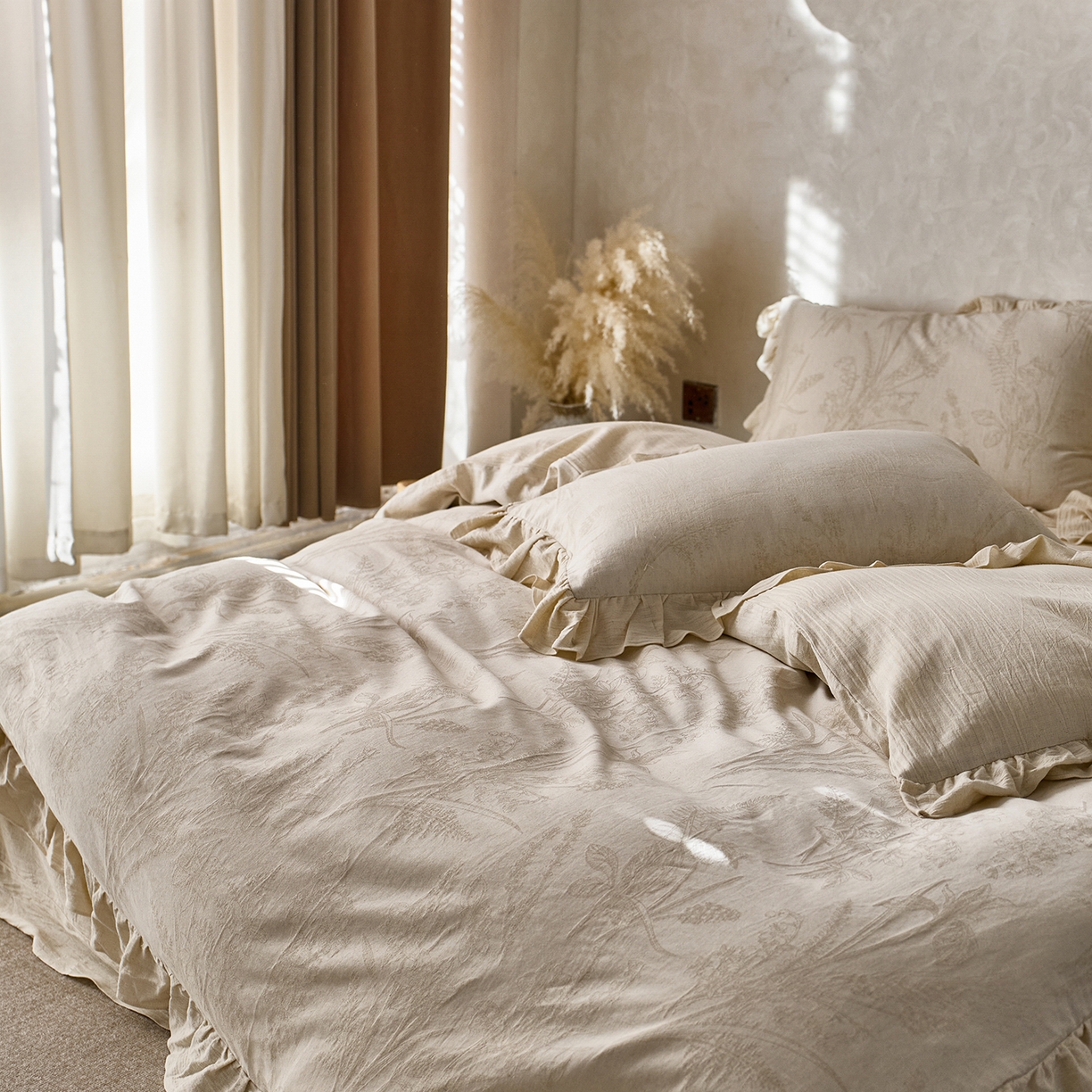 91家纺网 家纺一手货源 找家纺 梵克保罗 2025秋冬新品全棉亚麻提花法式花边款棉麻四件套 芳枝入梦