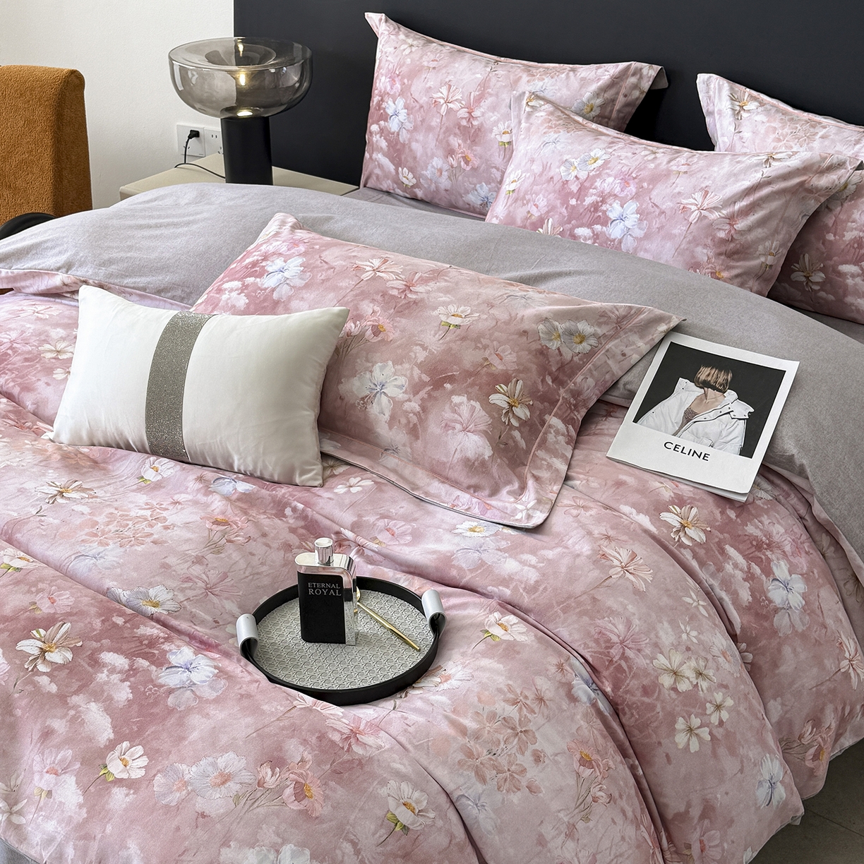 91家纺网 家纺一手货源 找家纺 梵克保罗 2025秋冬新款数码印花全棉磨毛单被套三件套四件套系列 莉丽丝-粉