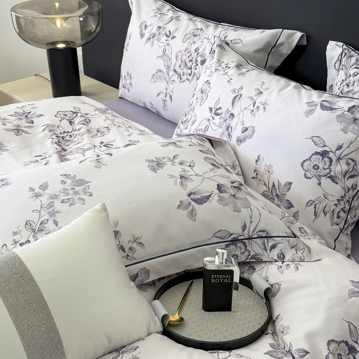 91家纺网 家纺一手货源 找家纺 梵克保罗 2025秋冬新款数码印花全棉磨毛单被套三件套四件套系列 薇宁-白