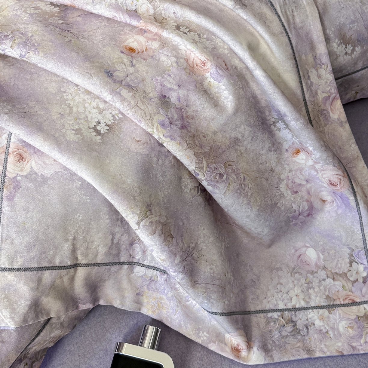 91家纺网 家纺一手货源 找家纺 梵克保罗 2025秋冬新款数码印花全棉磨毛单被套三件套四件套系列 雾野花蝶-紫