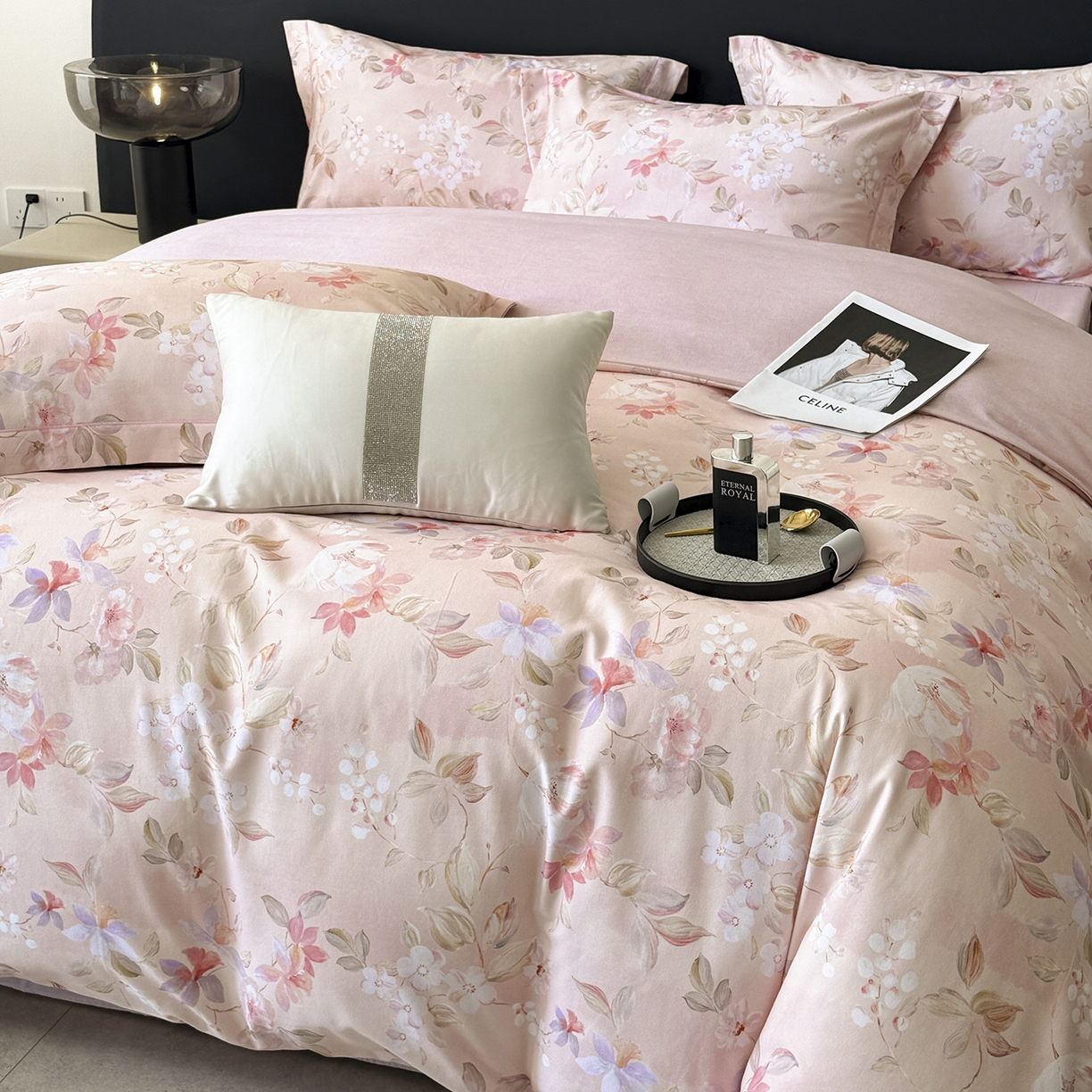 91家纺网 家纺一手货源 找家纺 梵克保罗 2025秋冬新款数码印花全棉磨毛单被套三件套四件套系列 科莫花园-粉