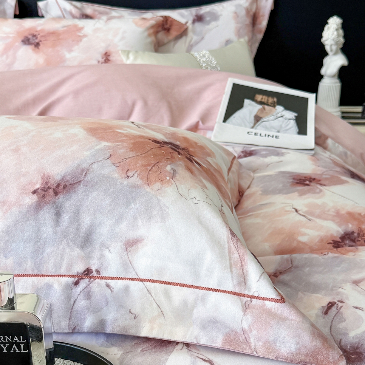 91家纺网 家纺一手货源 找家纺 梵克保罗 2025秋冬新款数码印花全棉磨毛单被套三件套四件套系列 梦萦-红