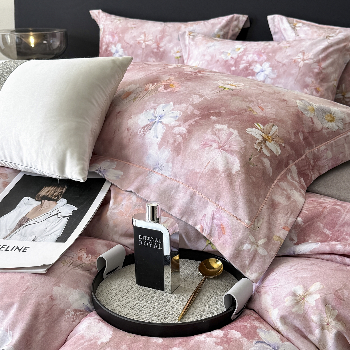 91家纺网 家纺一手货源 找家纺 梵克保罗 2025秋冬新款数码印花全棉磨毛单被套三件套四件套系列 莉丽丝-粉