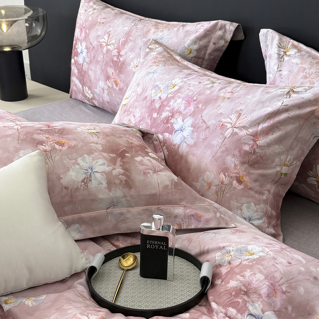 91家纺网 家纺一手货源 找家纺 梵克保罗 2025秋冬新款数码印花全棉磨毛单被套三件套四件套系列 莉丽丝-粉