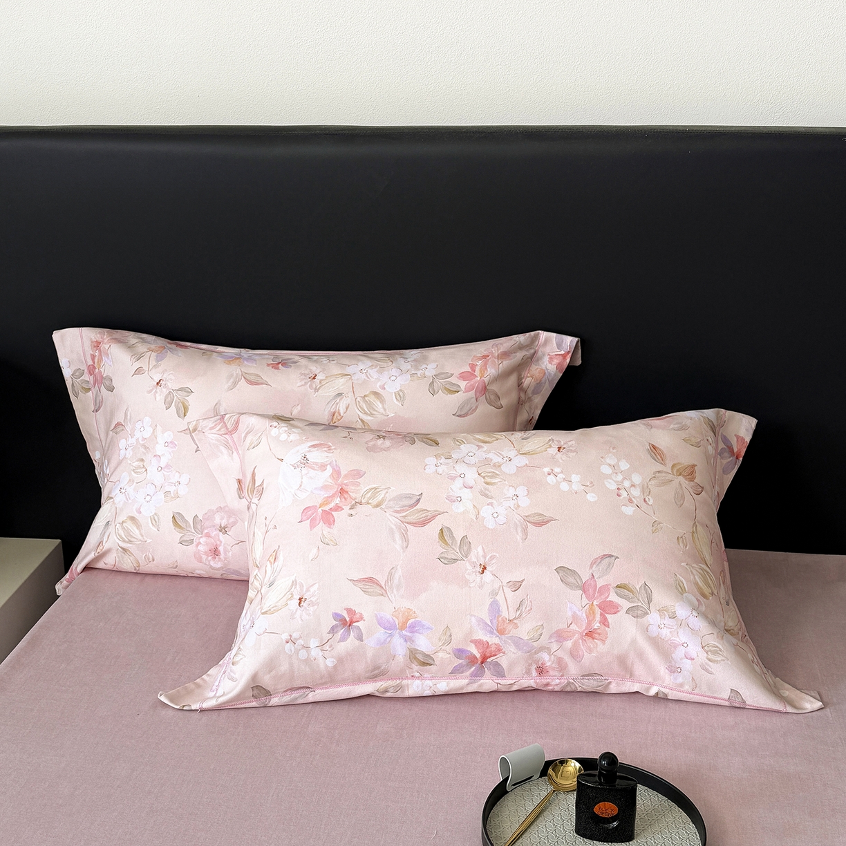 91家纺网 家纺一手货源 找家纺 梵克保罗 2025秋冬新款数码印花全棉磨毛单被套三件套四件套系列 科莫花园-粉