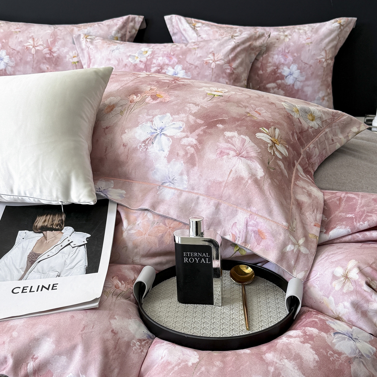 91家纺网 家纺一手货源 找家纺 梵克保罗 2025秋冬新款数码印花全棉磨毛单被套三件套四件套系列 莉丽丝-粉