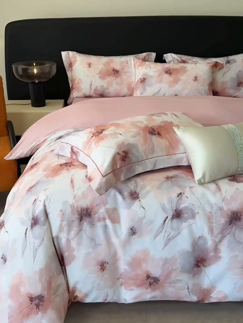 91家纺网 家纺一手货源 找家纺 梵克保罗 2025秋冬新款数码印花全棉磨毛单被套三件套四件套系列 梦萦-红