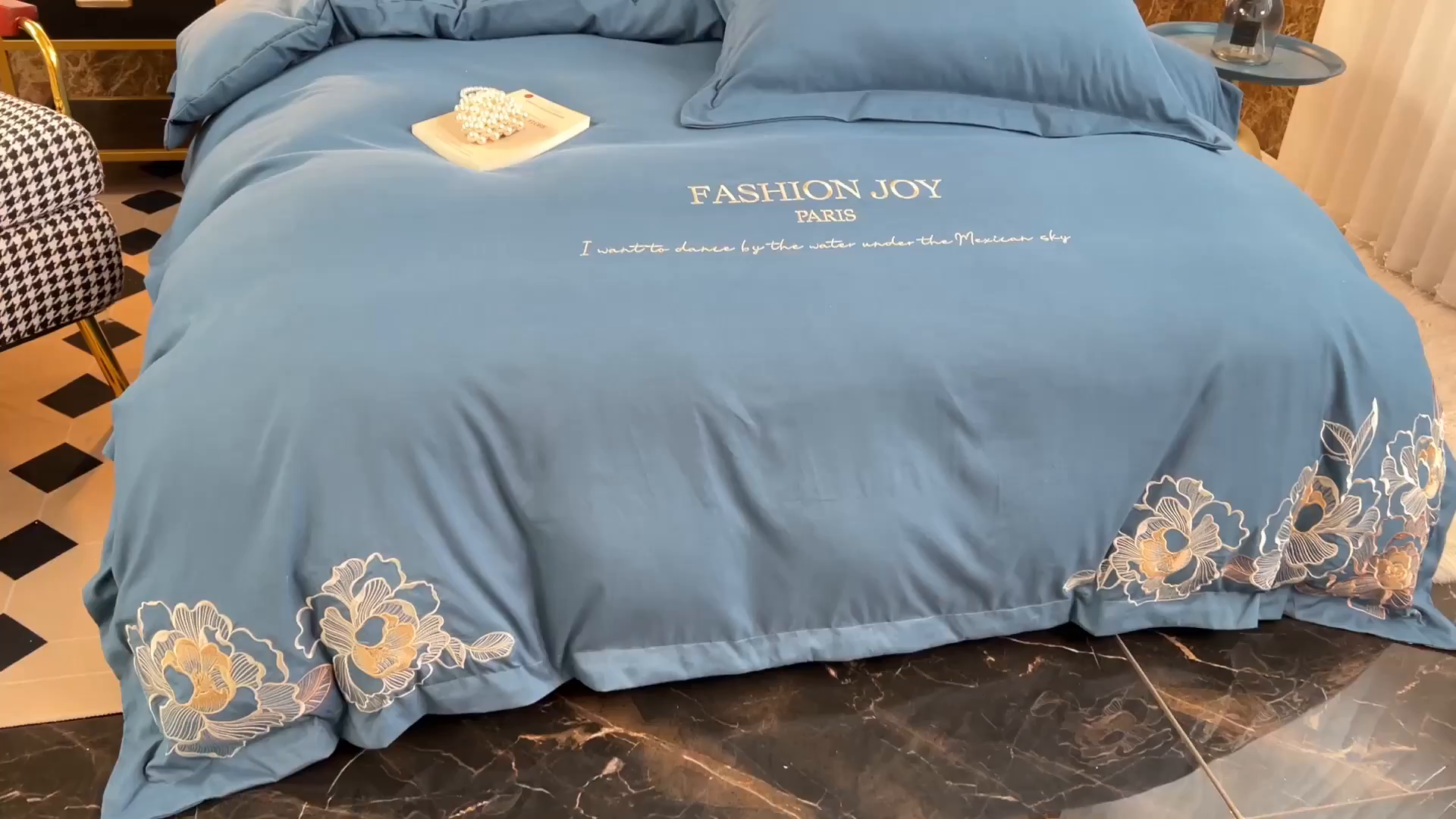 91家纺网 家纺一手货源 找家纺 梵克保罗 2025秋冬新款直播热卖长绒棉刺绣花边四件套-繁星系列 繁星-钻石蓝