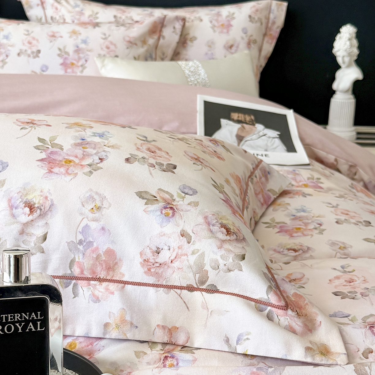 91家纺网 家纺一手货源 找家纺 梵克保罗 2025秋冬新款数码印花全棉磨毛单被套三件套四件套系列 花屿间-粉