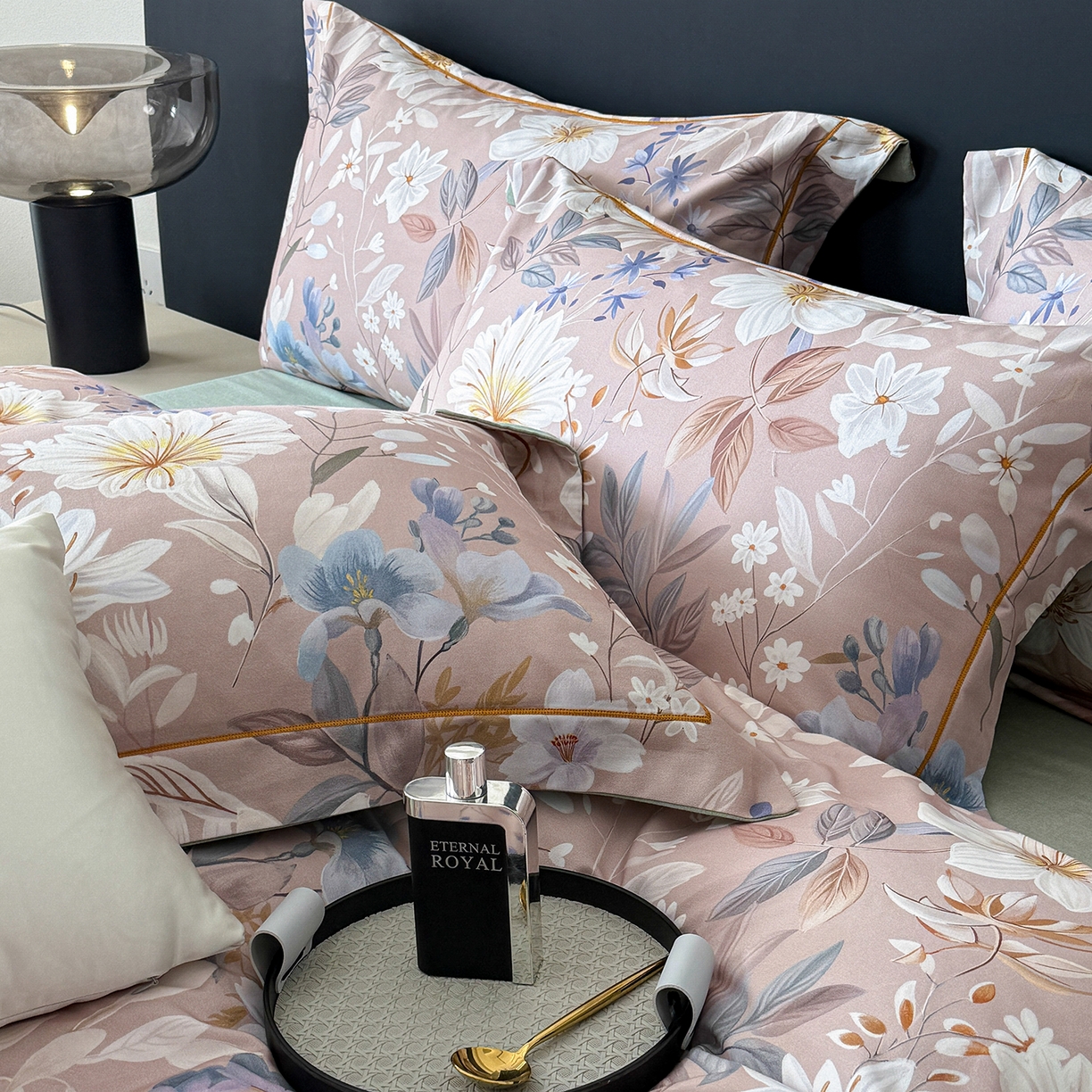 91家纺网 家纺一手货源 找家纺 梵克保罗 2025秋冬新款数码印花全棉磨毛单被套三件套四件套系列 亭语花间