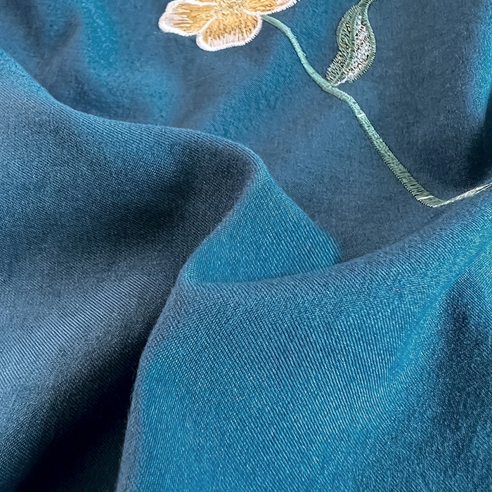 91家纺网 家纺一手货源 找家纺 梵克保罗 2025秋冬新品直播热卖长绒棉刺绣花边四件套-烟雨花都 烟雨花都-钻石蓝