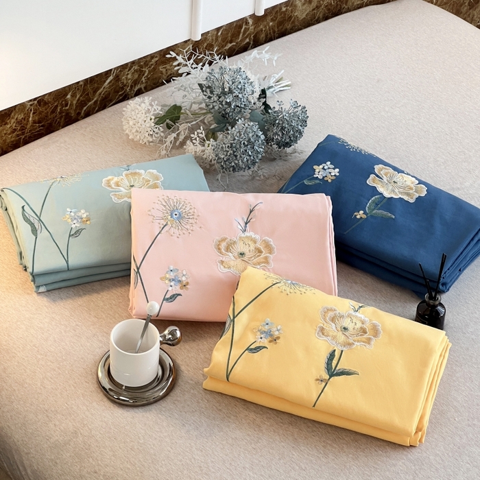 91家纺网 家纺一手货源 找家纺 梵克保罗 2025秋冬新品直播热卖长绒棉刺绣花边四件套-烟雨花都 组合图