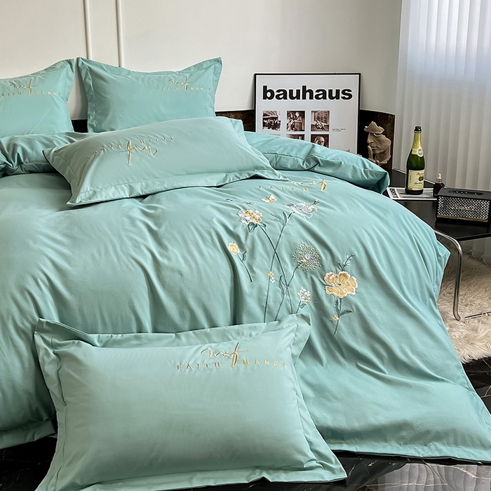 91家纺网 家纺一手货源 找家纺 梵克保罗 2025秋冬新品直播热卖长绒棉刺绣花边四件套-烟雨花都 烟雨花都-梵星绿