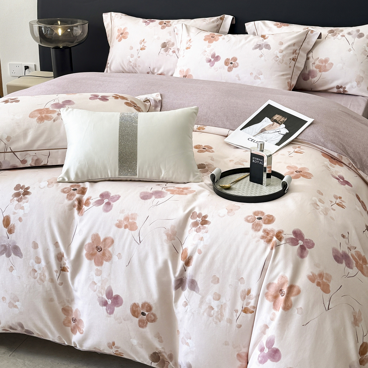 91家纺网 家纺一手货源 找家纺 梵克保罗 2025秋冬新款数码印花全棉磨毛单被套三件套四件套系列 惊鸿-粉