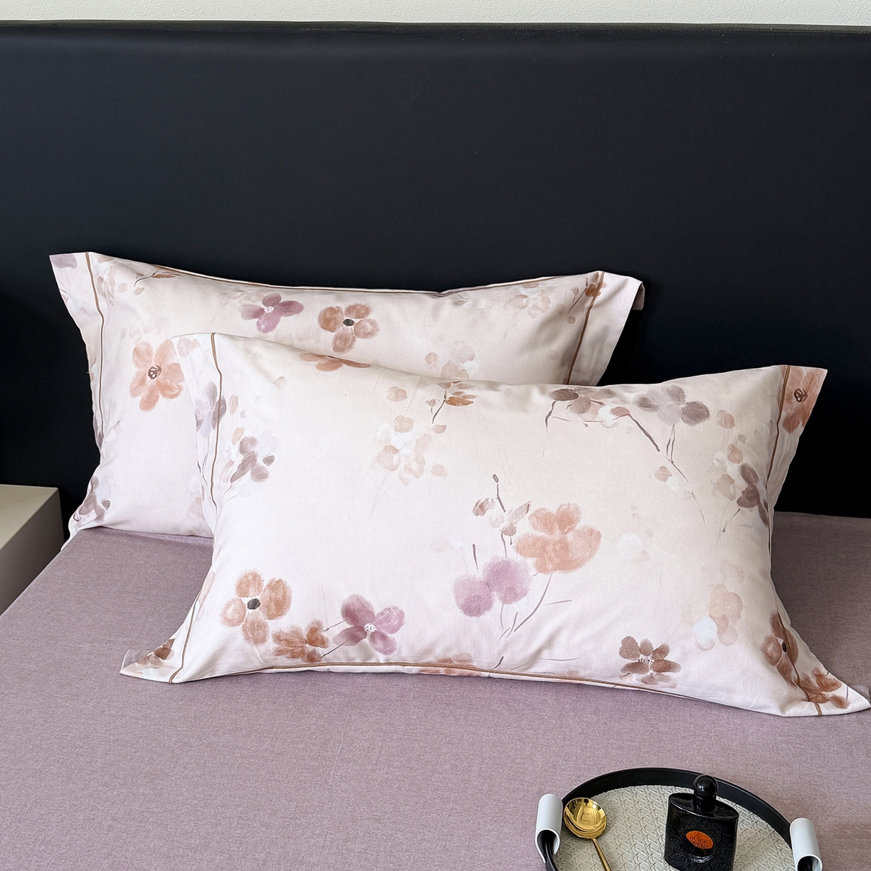 91家纺网 家纺一手货源 找家纺 梵克保罗 2025秋冬新款数码印花全棉磨毛单被套三件套四件套系列 惊鸿-粉