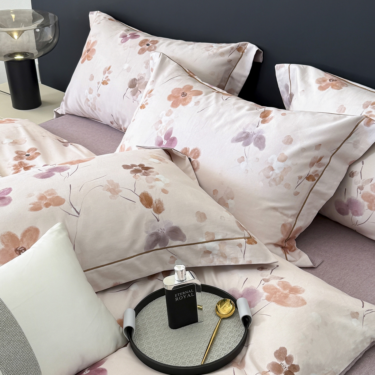 91家纺网 家纺一手货源 找家纺 梵克保罗 2025秋冬新款数码印花全棉磨毛单被套三件套四件套系列 惊鸿-粉