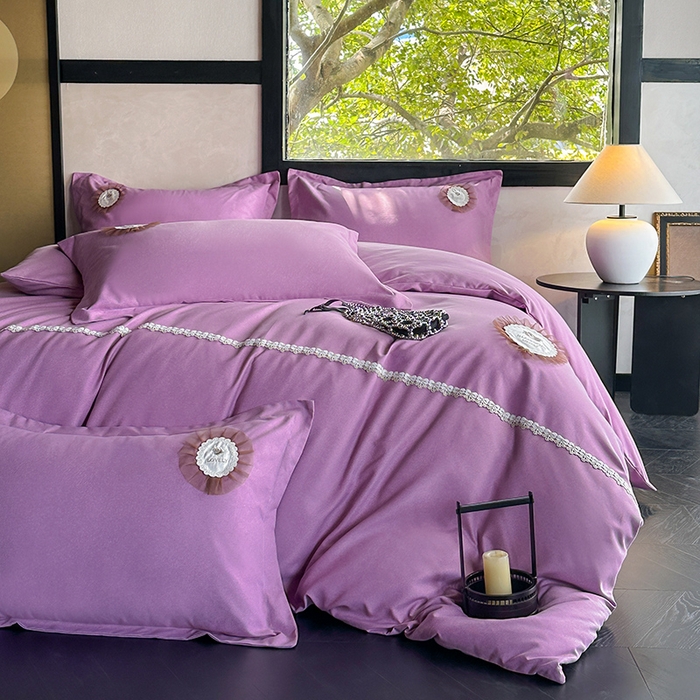 91家纺网 家纺一手货源 找家纺 梵克保罗 2025秋冬新款加厚肌理纹碳素磨毛刺绣贴布绣花边新中式四件套-奢香夫人 紫色