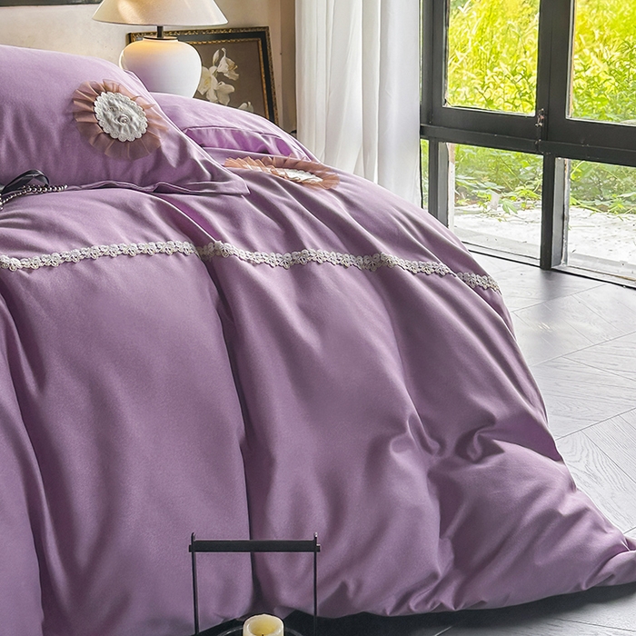 91家纺网 家纺一手货源 找家纺 梵克保罗 2025秋冬新款加厚肌理纹碳素磨毛刺绣贴布绣花边新中式四件套-奢香夫人 紫色