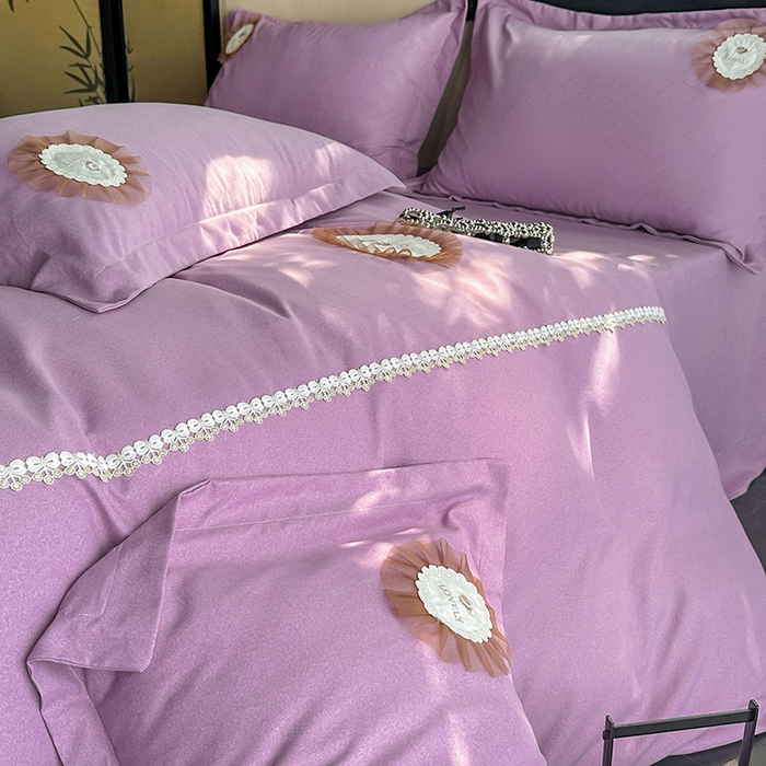 91家纺网 家纺一手货源 找家纺 梵克保罗 2025秋冬新款加厚肌理纹碳素磨毛刺绣贴布绣花边新中式四件套-奢香夫人 紫色