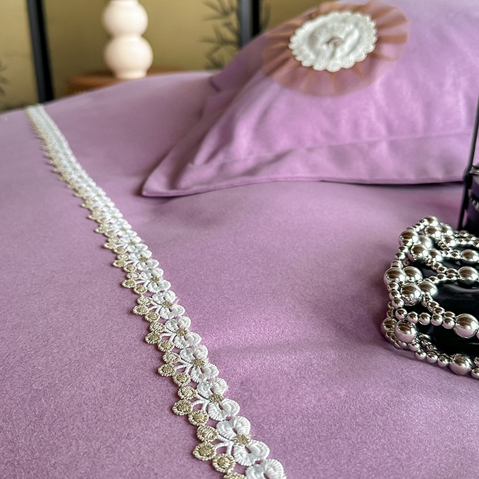 91家纺网 家纺一手货源 找家纺 梵克保罗 2025秋冬新款加厚肌理纹碳素磨毛刺绣贴布绣花边新中式四件套-奢香夫人 紫色