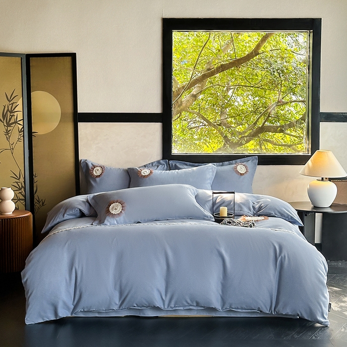 91家纺网 家纺一手货源 找家纺 梵克保罗 2025秋冬新款加厚肌理纹碳素磨毛刺绣贴布绣花边新中式四件套-奢香夫人 蓝色