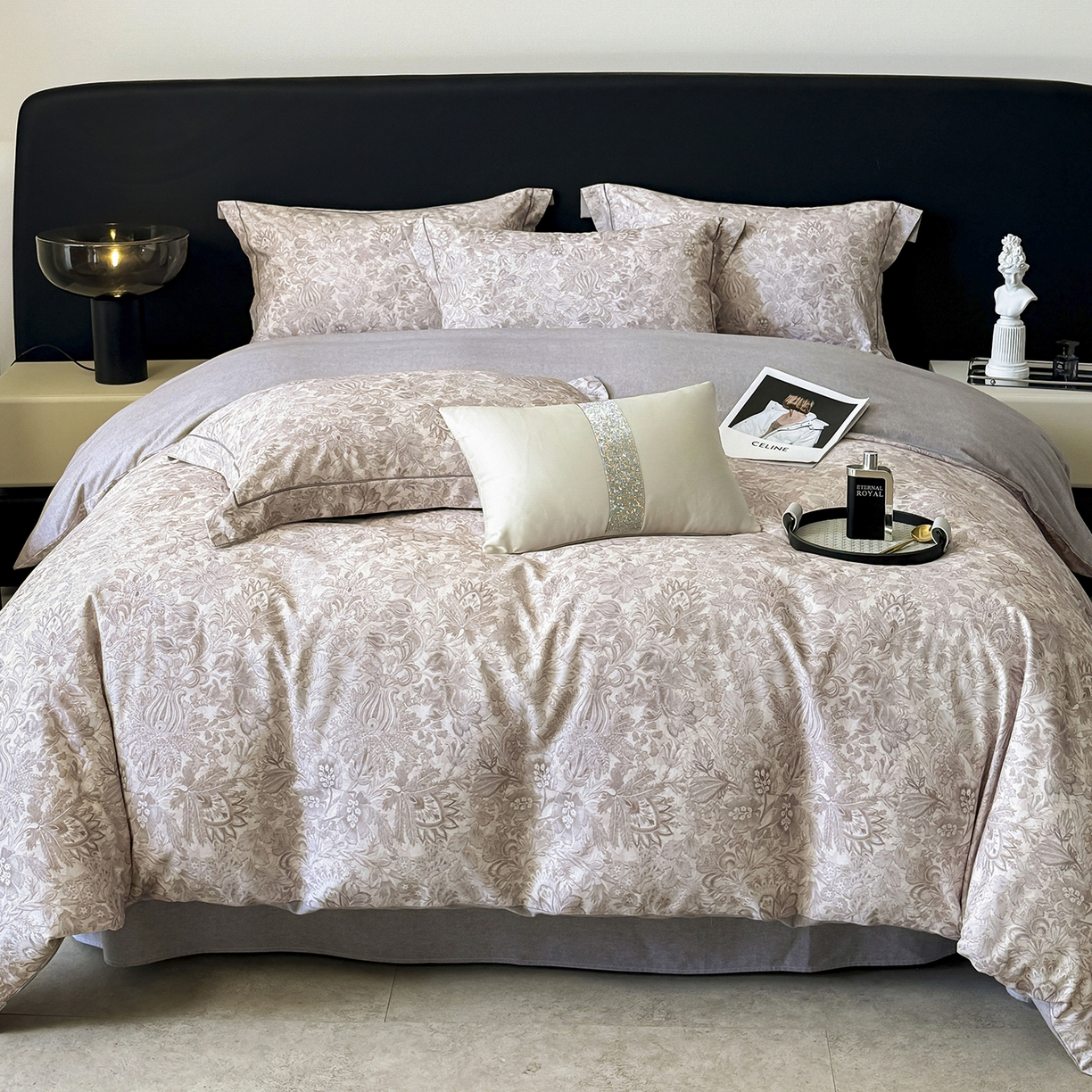 91家纺网 家纺一手货源 找家纺 梵克保罗 2025秋冬新款数码印花全棉磨毛单被套三件套四件套系列 莉娅-灰