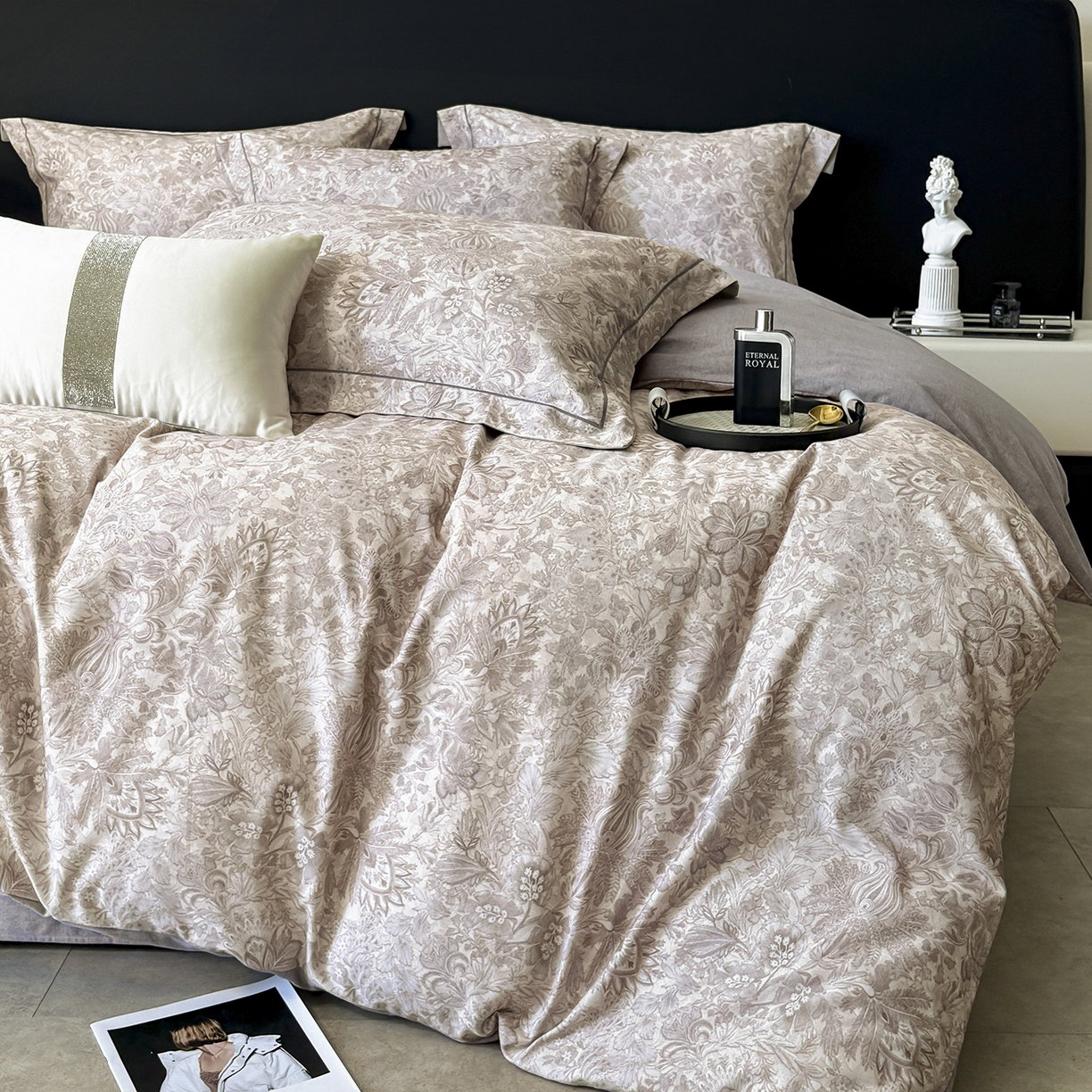 91家纺网 家纺一手货源 找家纺 梵克保罗 2025秋冬新款数码印花全棉磨毛单被套三件套四件套系列 莉娅-灰