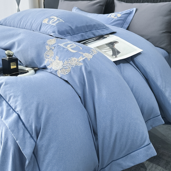 91家纺网 家纺一手货源 找家纺 （总）梵克保罗 2025秋冬新款加厚保暖轻奢肌理纹碳素磨毛刺绣四件套-邂逅