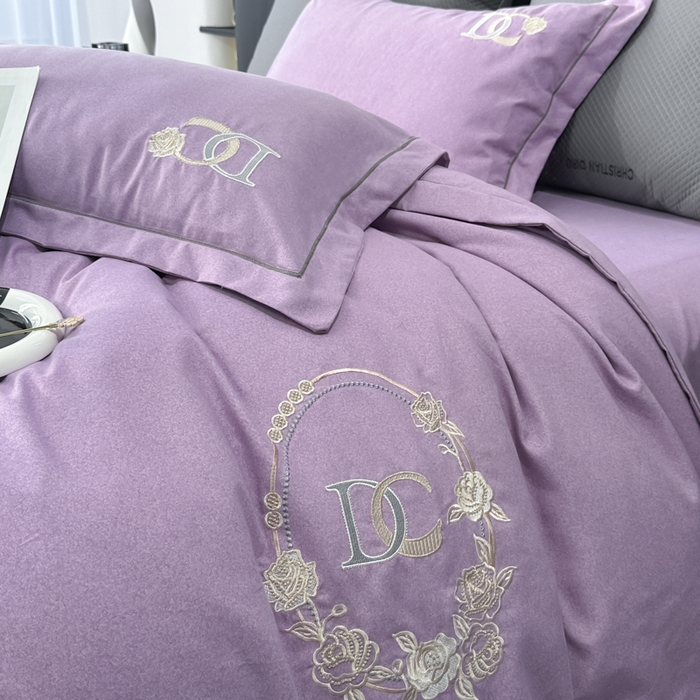 91家纺网 家纺一手货源 找家纺 梵克保罗 2025秋冬新款加厚保暖轻奢肌理纹碳素磨毛刺绣四件套-邂逅 丁香紫