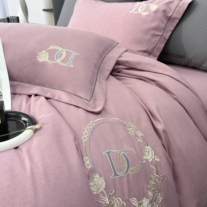 91家纺网 家纺一手货源 找家纺 梵克保罗 2025秋冬新款加厚保暖轻奢肌理纹碳素磨毛刺绣四件套-邂逅 豆沙粉