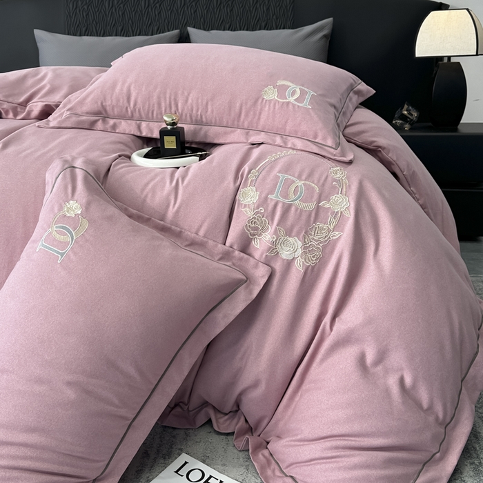 91家纺网 家纺一手货源 找家纺 梵克保罗 2025秋冬新款加厚保暖轻奢肌理纹碳素磨毛刺绣四件套-邂逅 豆沙粉