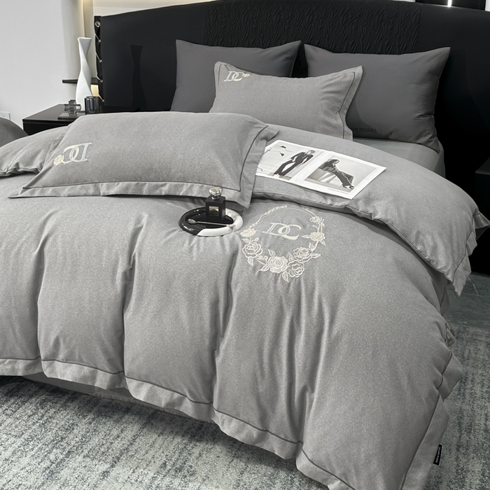 91家纺网 家纺一手货源 找家纺 梵克保罗 2025秋冬新款加厚保暖轻奢肌理纹碳素磨毛刺绣四件套-邂逅 典雅灰