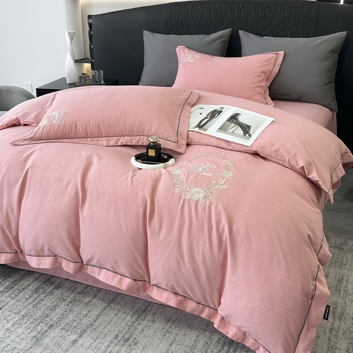 91家纺网 家纺一手货源 找家纺 梵克保罗 2025秋冬新款加厚保暖轻奢肌理纹碳素磨毛刺绣四件套-邂逅 浪漫粉