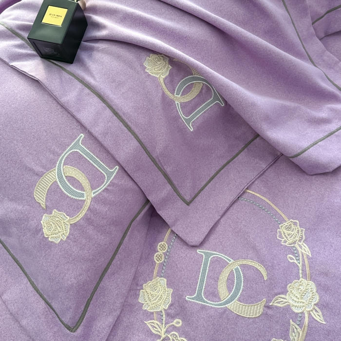 91家纺网 家纺一手货源 找家纺 梵克保罗 2025秋冬新款加厚保暖轻奢肌理纹碳素磨毛刺绣四件套-邂逅 丁香紫