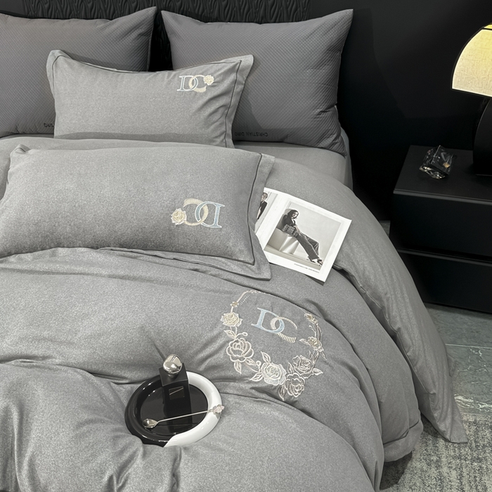 91家纺网 家纺一手货源 找家纺 梵克保罗 2025秋冬新款加厚保暖轻奢肌理纹碳素磨毛刺绣四件套-邂逅 典雅灰